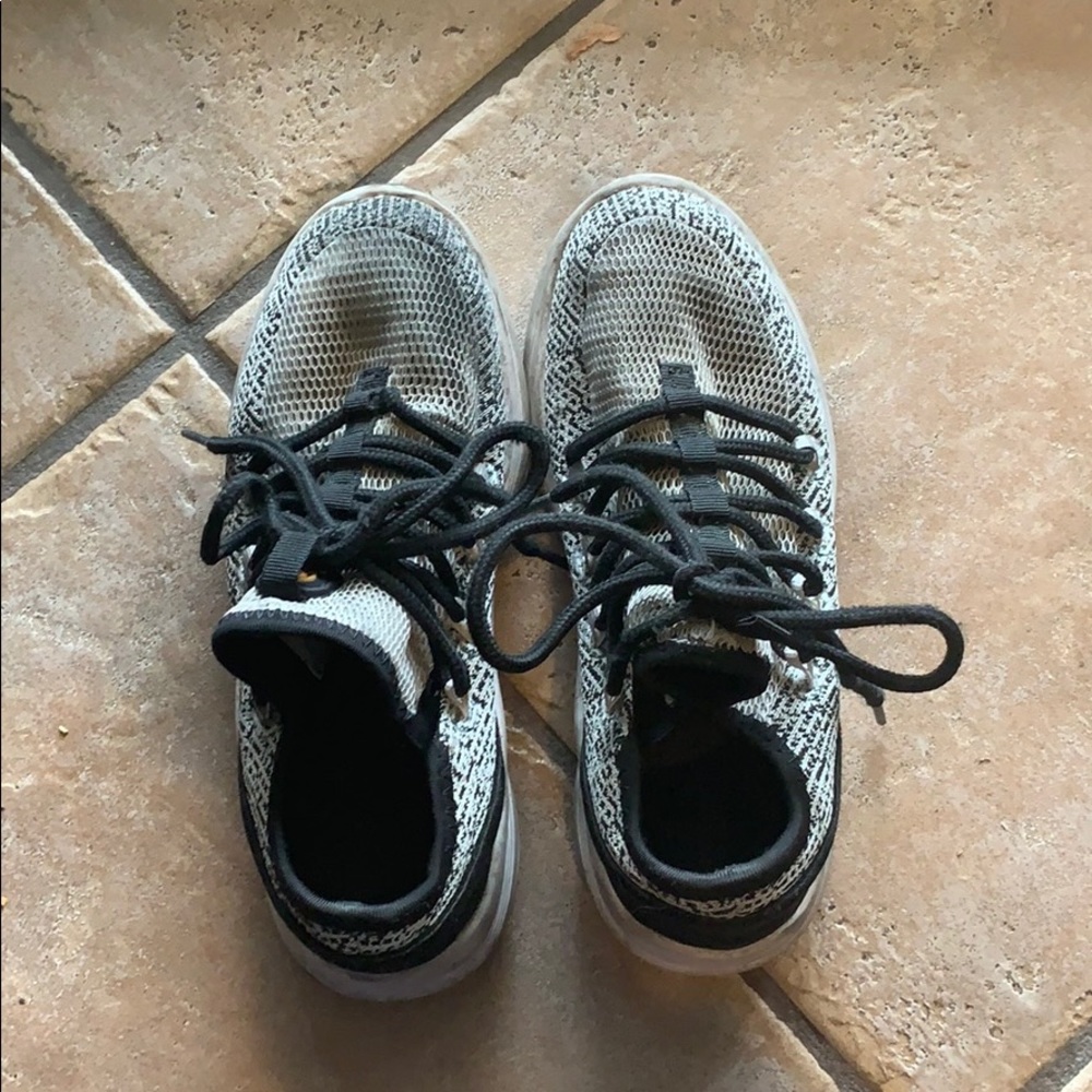 Black and white, kids Champion shoes
